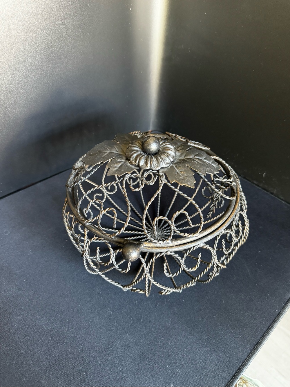 Vintage Wire Basket, Lid Lead Motif Holiday